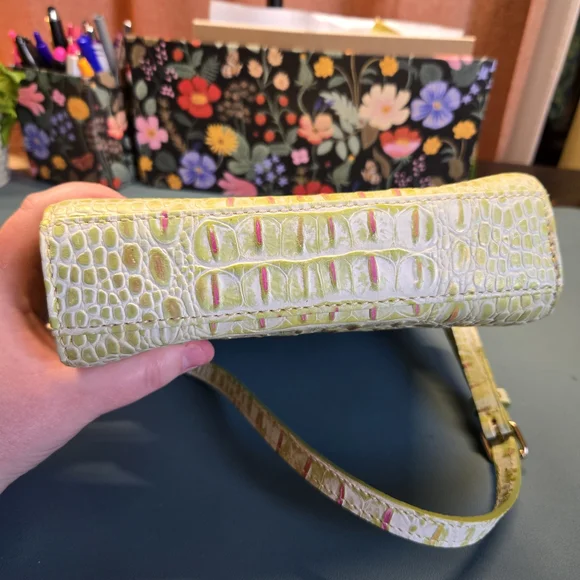 DOONEY & BOURKE Green Croc-Embossed Crossbody Bag - Picture 7 of 10